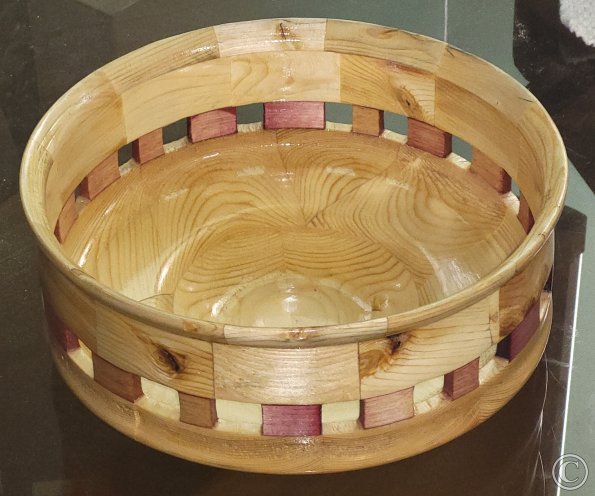 Large fruit bowl with open segments